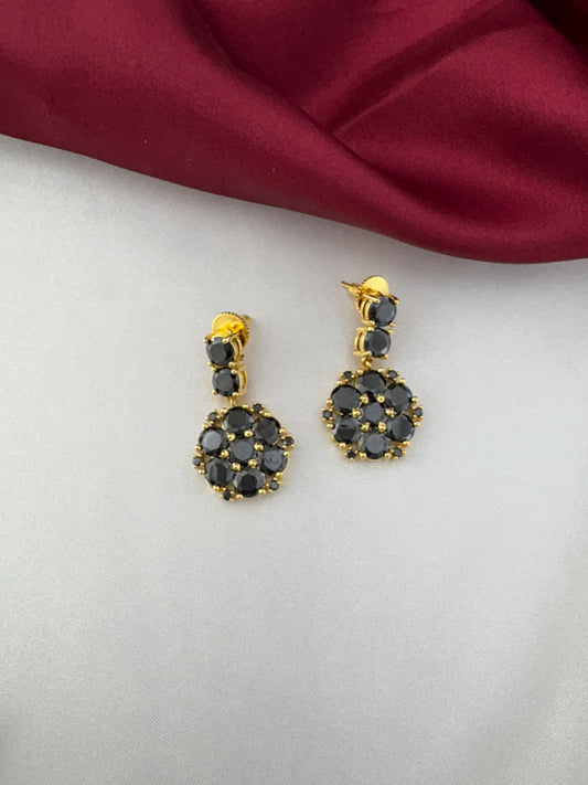 Detailed close-up of FeelOri Midnight Glam Black AD earrings. Part of the short choker set for evening wear by feelori.