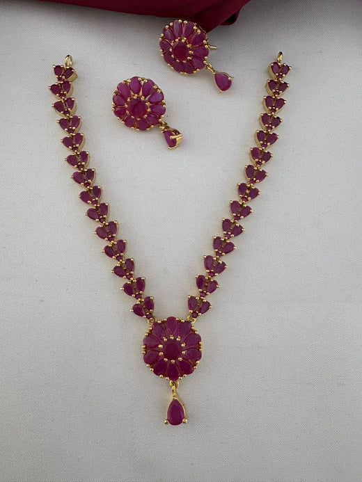 FeelOri D2542 Vintage Ruby-Tone CZ Short Necklace and Earrings Set. Gold-tone heritage design with vibrant ruby-colored stones, full view.