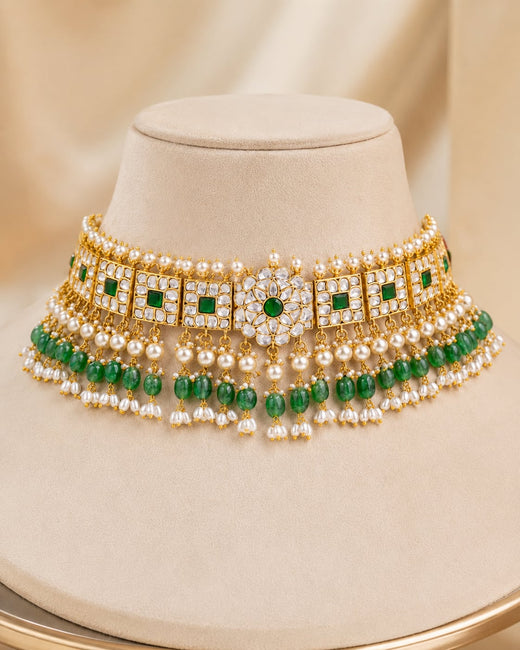FeelOri gold-polished choker necklace on jewellery display