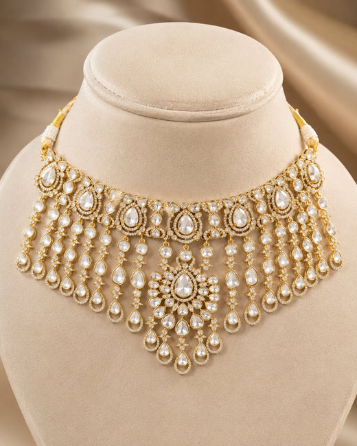FeelOri gold-polished choker necklace on jewellery display