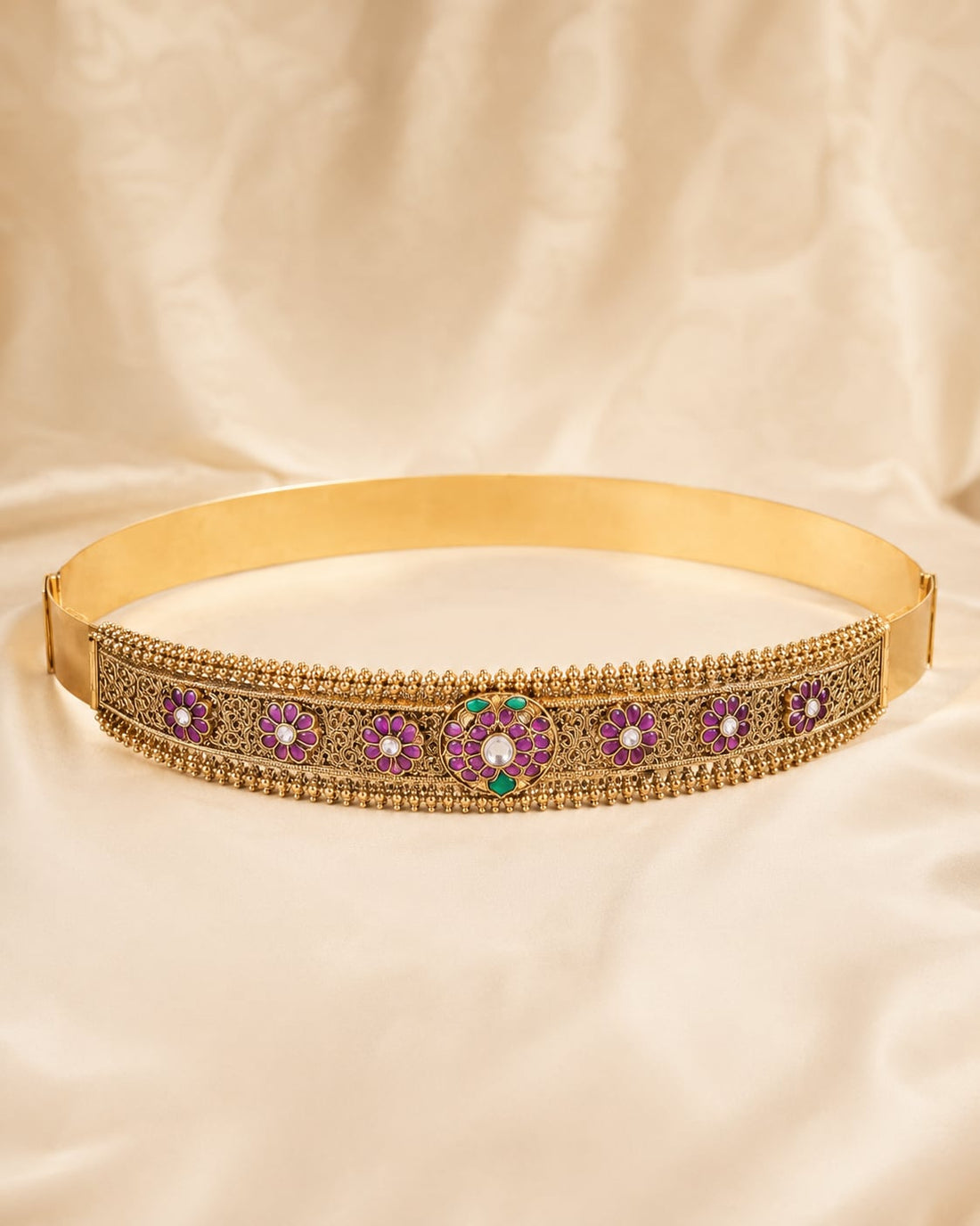 FeelOri gold-polished vaddanam waist belt waist belt curve, stone setting, clasp, and gold-polished detail