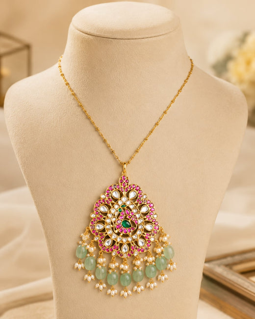 FeelOri jadau kundan pendant set on jewellery display