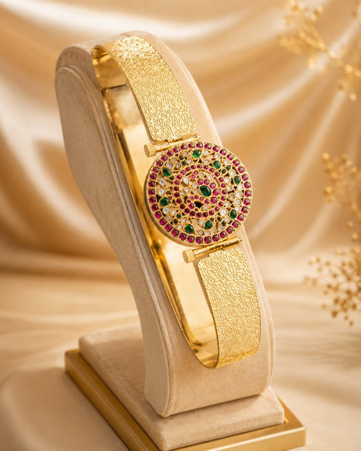 FeelOri Jadau Kundan 2 in 1 Vaddanam Waist Belt for Saree Styling on jewellery display