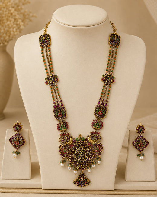 FeelOri ruby and emerald necklace set with matching earrings on jewellery display