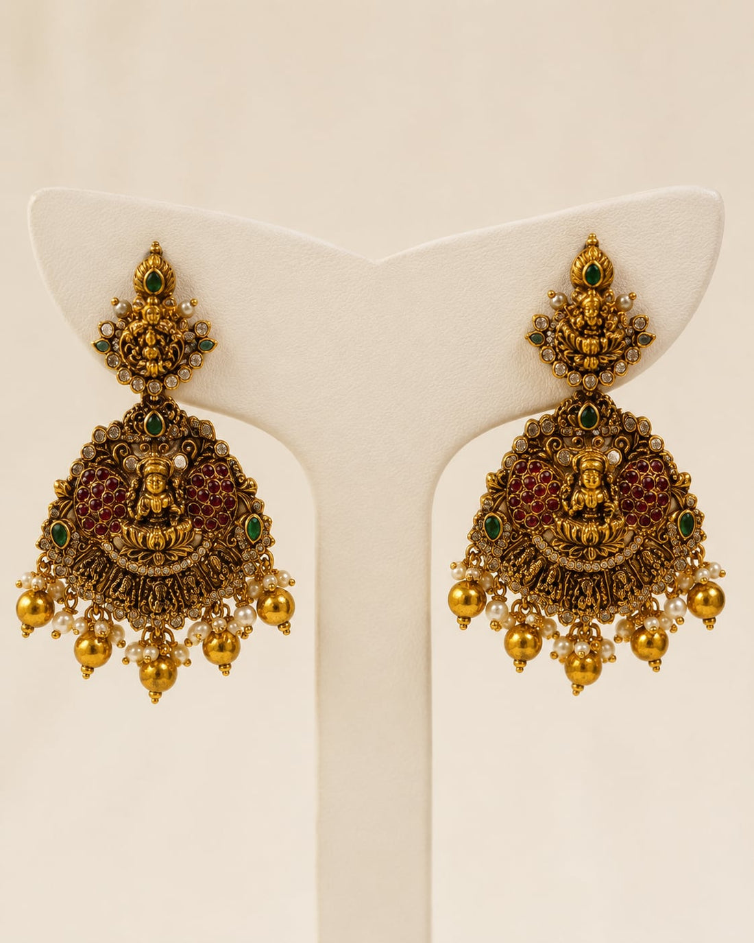 FeelOri ruby and emerald necklace set with matching earrings matching earrings only on a clean jewellery display