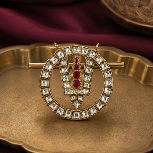 FeelOri jadau kundan pendant on jewellery display