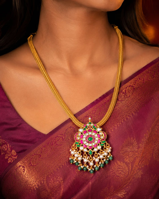 FeelOri antique floral jadau kundan pendant set listed as pendant set on jewellery display