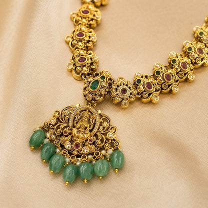 FeelOri emerald-tone necklace set with matching earrings on jewellery display