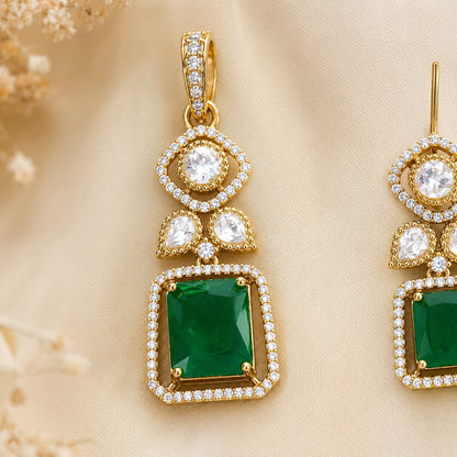 FeelOri emerald-tone pendant set pendant and gold-polished detail