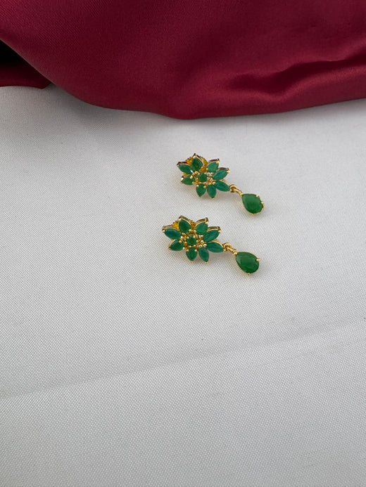 FeelOri Urban Oasis Emerald Pendant Set with matching earrings, jewellery display view