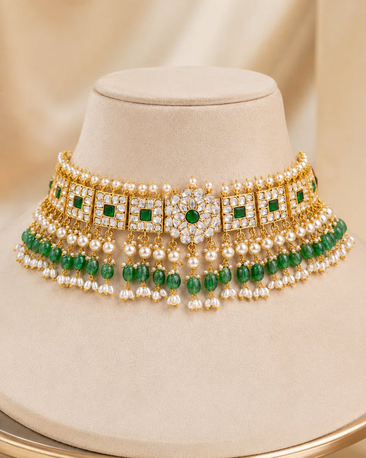 FeelOri gold-polished choker necklace on jewellery display