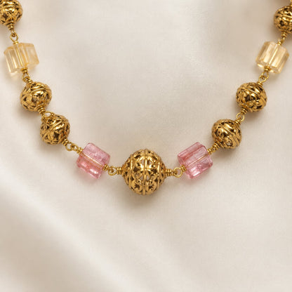 FeelOri gold-polished necklace pendant and gold-polished detail