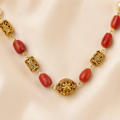 FeelOri gold-polished necklace pendant and gold-polished detail