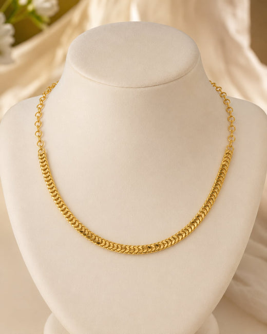 FeelOri gold-polished necklace on jewellery display