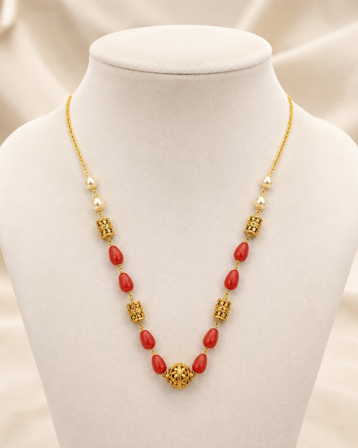 FeelOri gold-polished necklace on jewellery display
