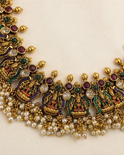 FeelOri gold-polished necklace set with matching earrings pendant and gold-polished detail