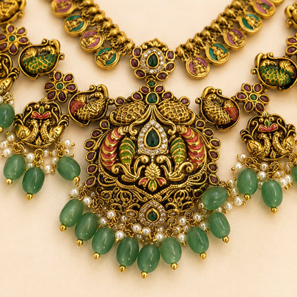 FeelOri gold-polished necklace set with matching earrings pendant and gold-polished detail