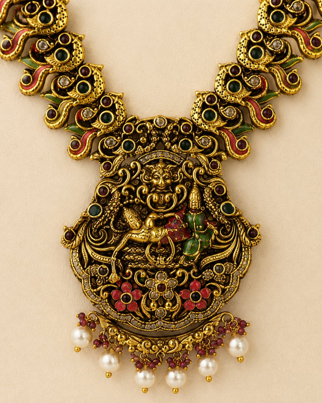 FeelOri gold-polished necklace set with matching earrings pendant and gold-polished detail