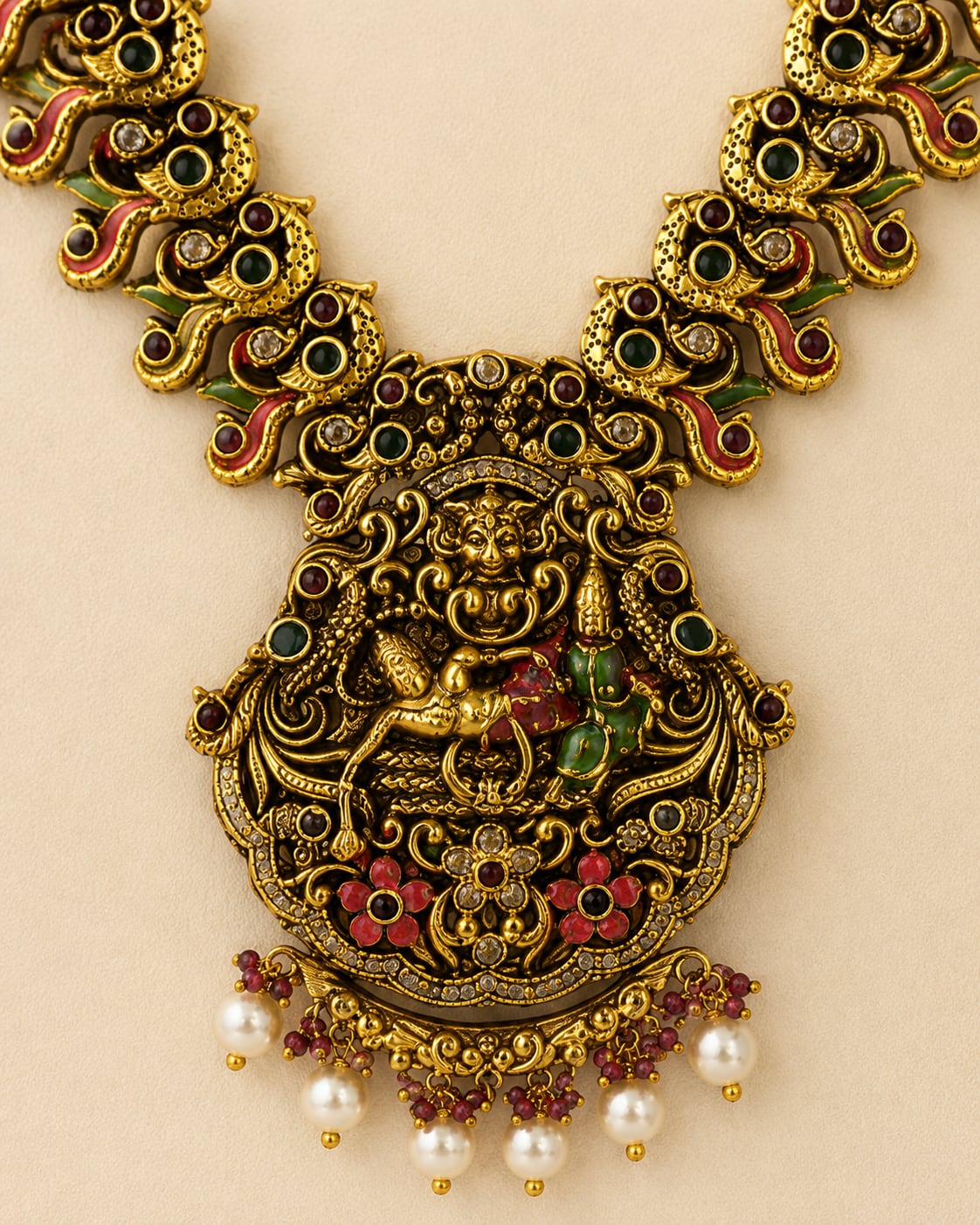 FeelOri gold-polished necklace set with matching earrings pendant and gold-polished detail