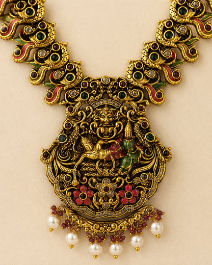 FeelOri gold-polished necklace set with matching earrings pendant and gold-polished detail