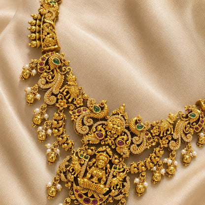 FeelOri gold-polished necklace set with matching earrings pendant and gold-polished detail