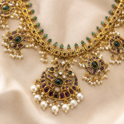 FeelOri gold-polished necklace set with matching earrings pendant and gold-polished detail