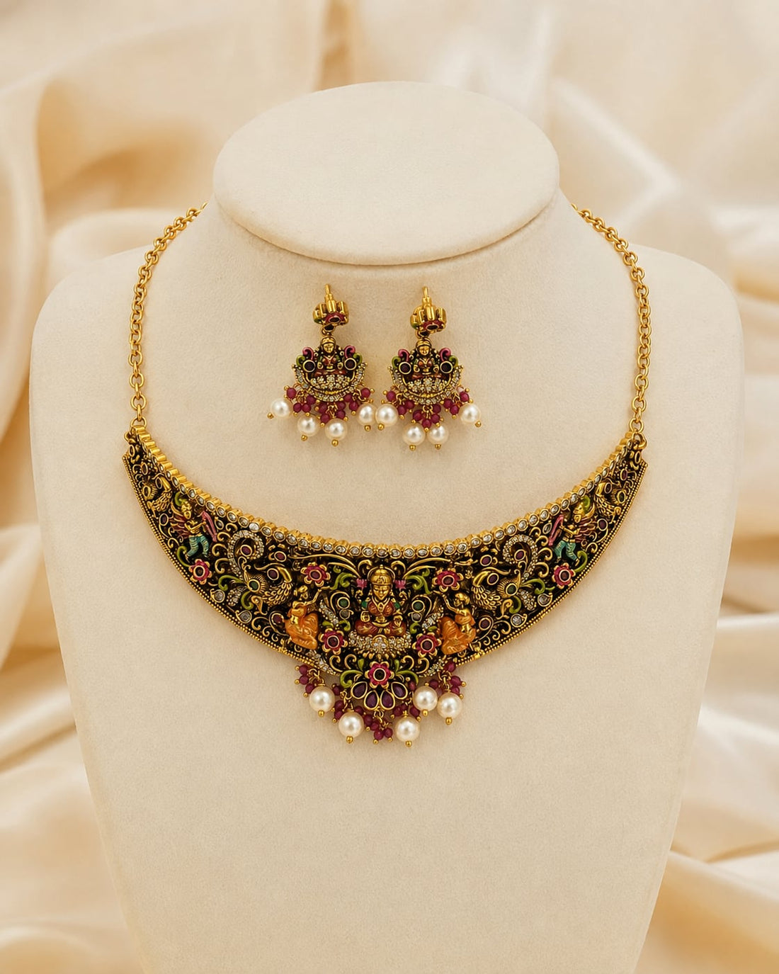 FeelOri gold-polished necklace set with matching earrings on jewellery display