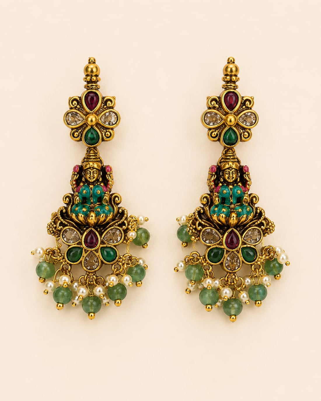 FeelOri gold-polished necklace set with matching earrings matching earrings only on a clean jewellery display