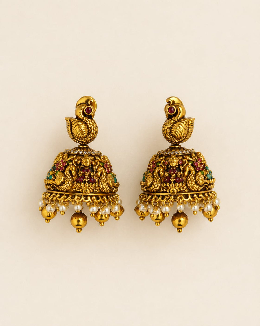 FeelOri gold-polished necklace set with matching earrings matching earrings only on a clean jewellery display