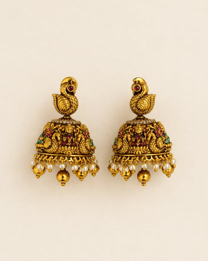FeelOri gold-polished necklace set with matching earrings matching earrings only on a clean jewellery display