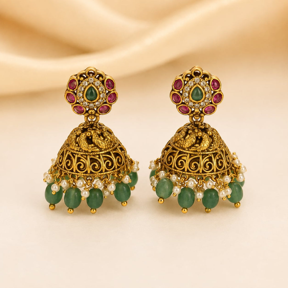 FeelOri gold-polished necklace set with matching earrings matching earrings only on a clean jewellery display