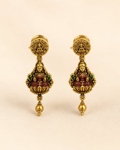 FeelOri gold-polished necklace set with matching earrings matching earrings only on a clean jewellery display