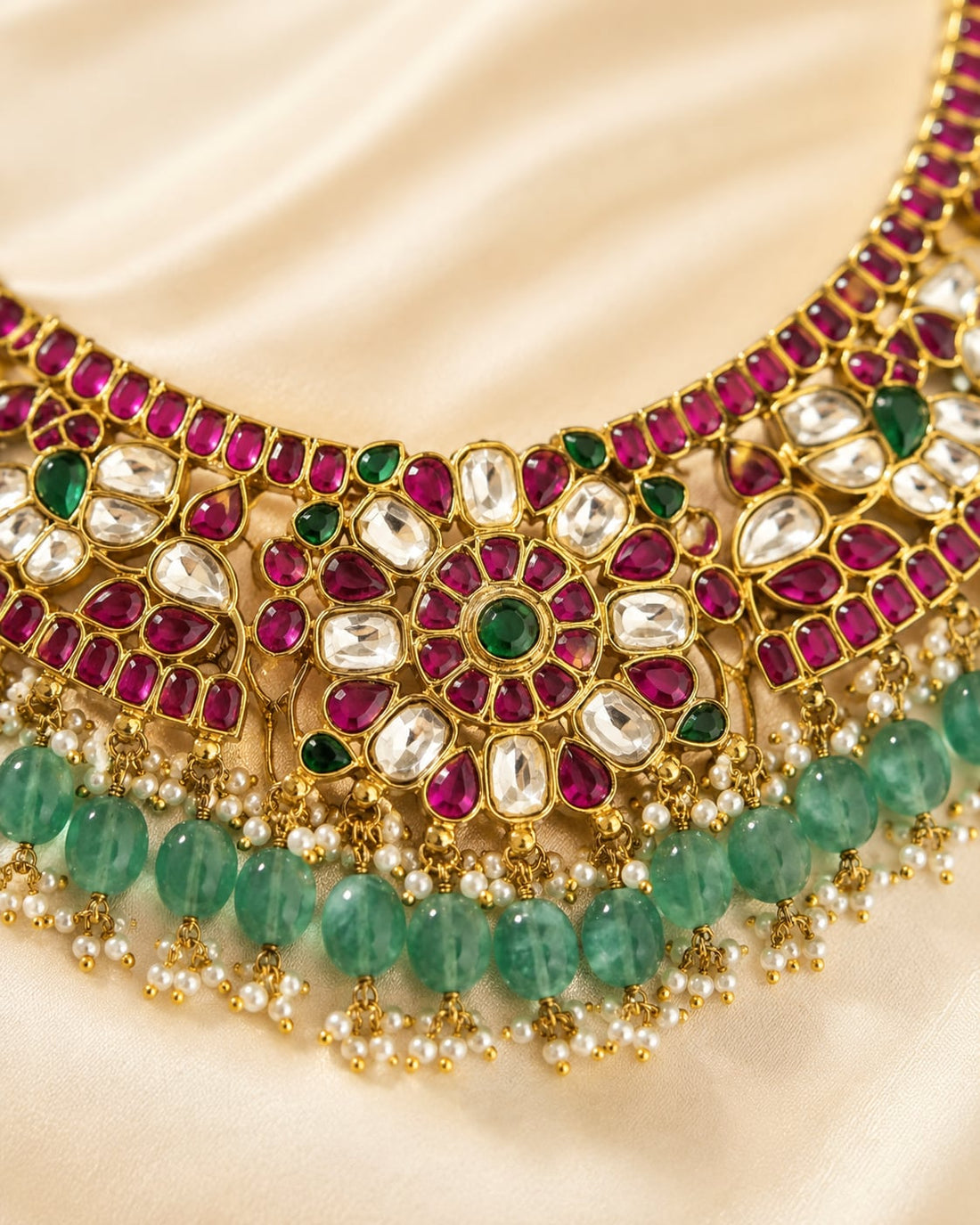 FeelOri jadau kundan necklace pendant and gold-polished detail