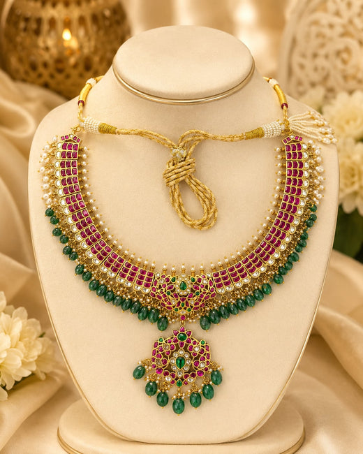 FeelOri jadau kundan pendant set on jewellery display