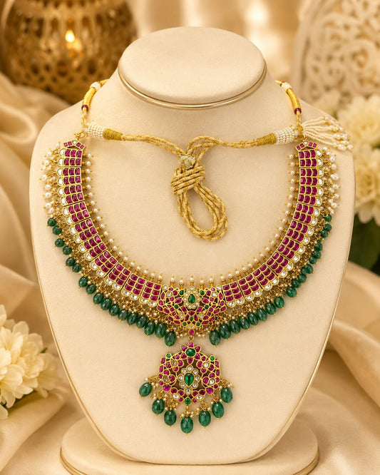 FeelOri jadau kundan pendant set on jewellery display