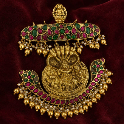 FeelOri jadau kundan pendant on jewellery display