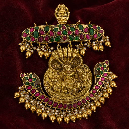 FeelOri jadau kundan pendant on jewellery display