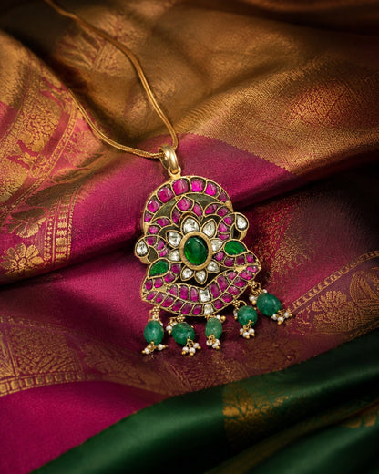 FeelOri oval floral green drop jadau kundan pendant included as pendant only close-up of kundan stones and jadau work
