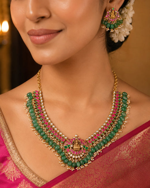 FeelOri pearl-detail jadau kundan necklace set with matching earrings on jewellery display