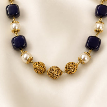 FeelOri gold-polished necklace pendant and gold-polished detail