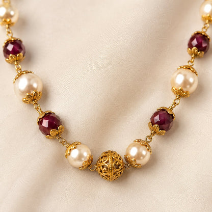 FeelOri gold-polished necklace pendant and gold-polished detail