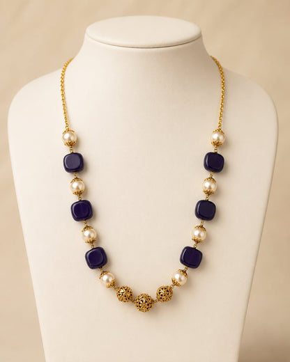 FeelOri gold-polished necklace on jewellery display
