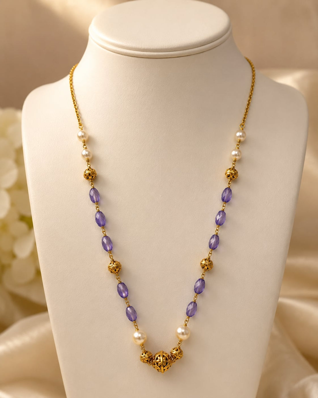 FeelOri gold-polished necklace on jewellery display