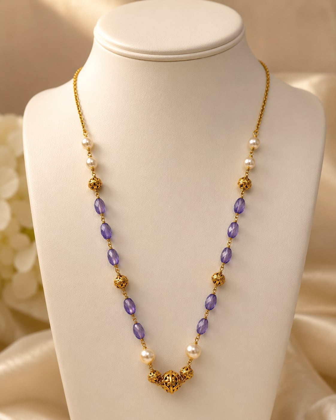 FeelOri gold-polished necklace on jewellery display