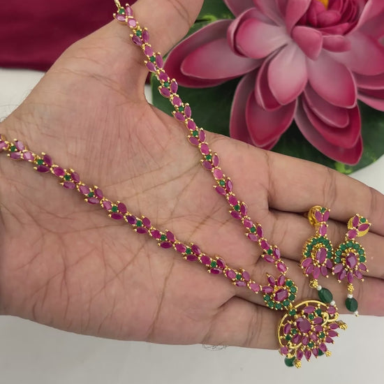 Video of FeelOri Chettinad Choker Set with ruby- and emerald-tone stones and matching earrings, SKU FN64.