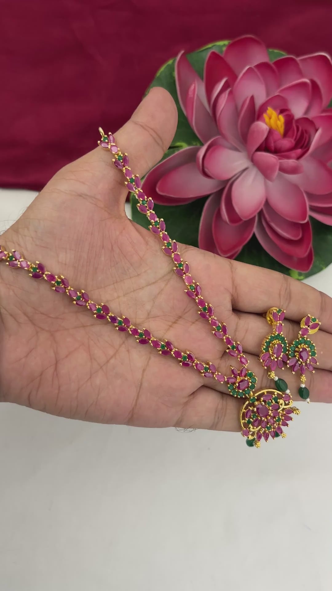 Video of FeelOri Chettinad Choker Set with ruby- and emerald-tone stones and matching earrings, SKU FN64.