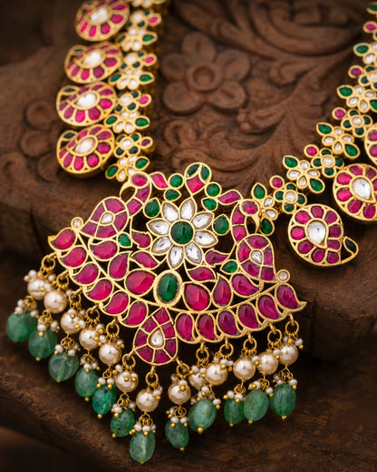 FeelOri real kempu jadau necklace close-up of real kempu stones and jadau work