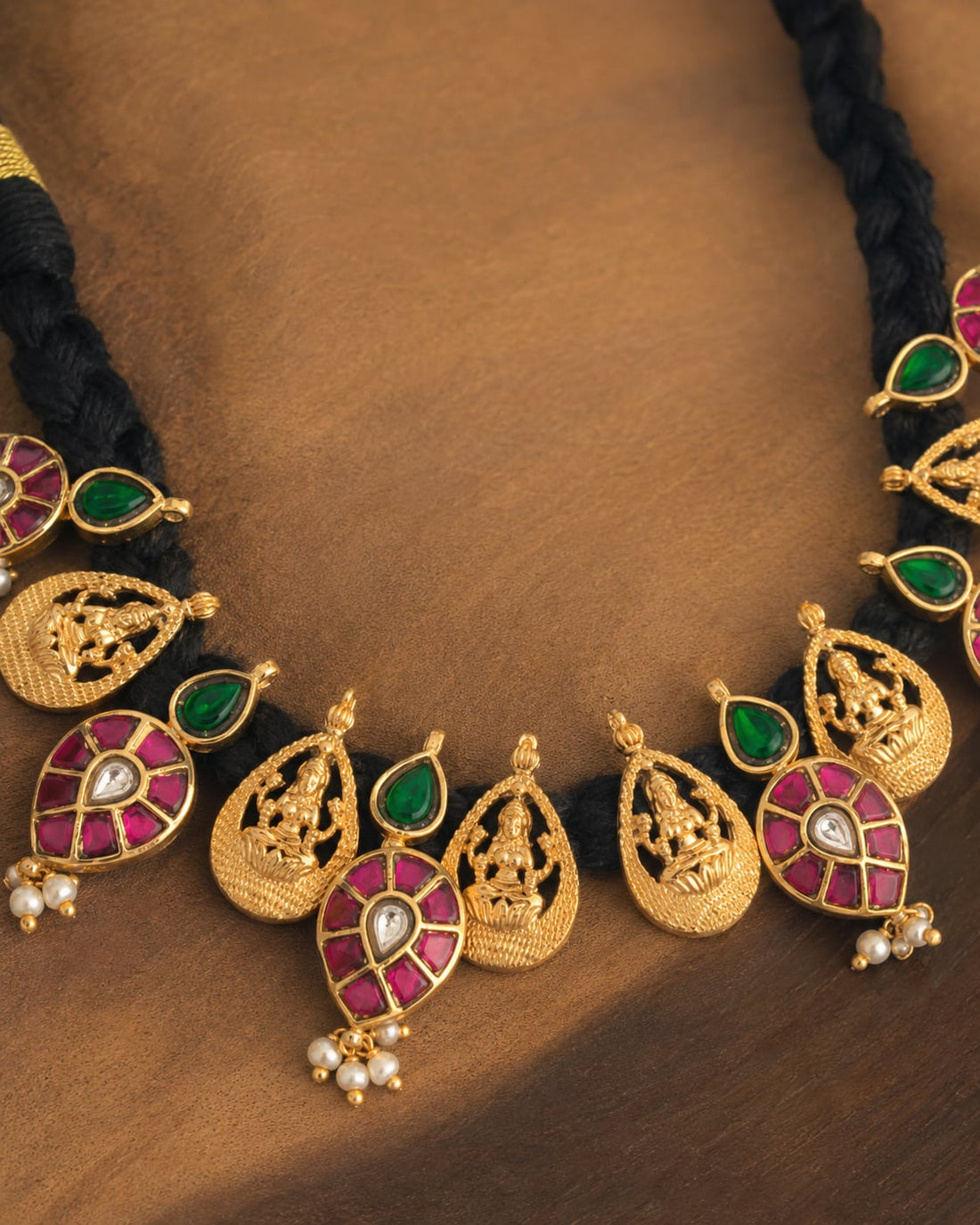 FeelOri real kempu jadau necklace close-up of real kempu stones and jadau work