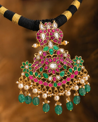 FeelOri real kempu jadau necklace close-up of real kempu stones and jadau work