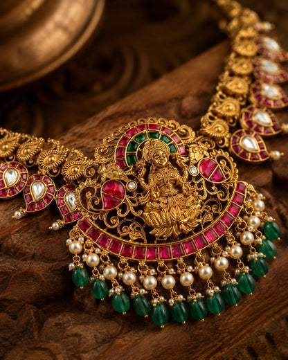 FeelOri real kempu jadau necklace close-up of real kempu stones and jadau work